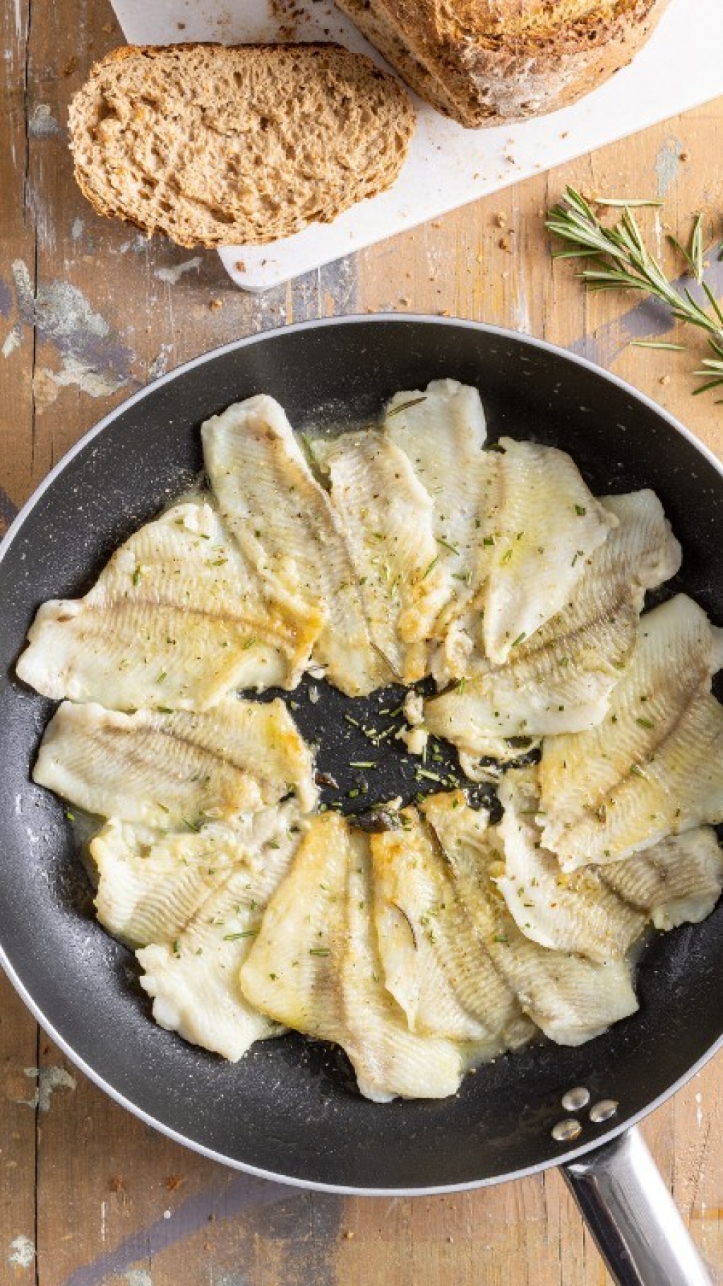Secondi di pesce in padella: 18 ricette facili e gustose