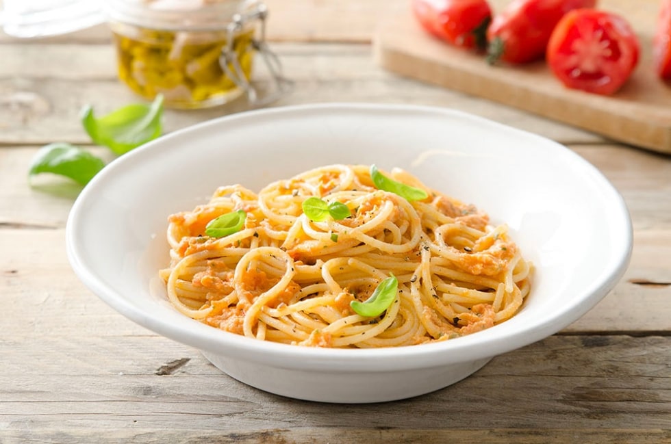 Spaghetti al pomodoro e tonno  ricetta