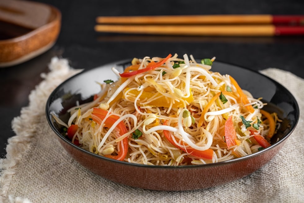 Spaghetti di riso con verdure ricetta