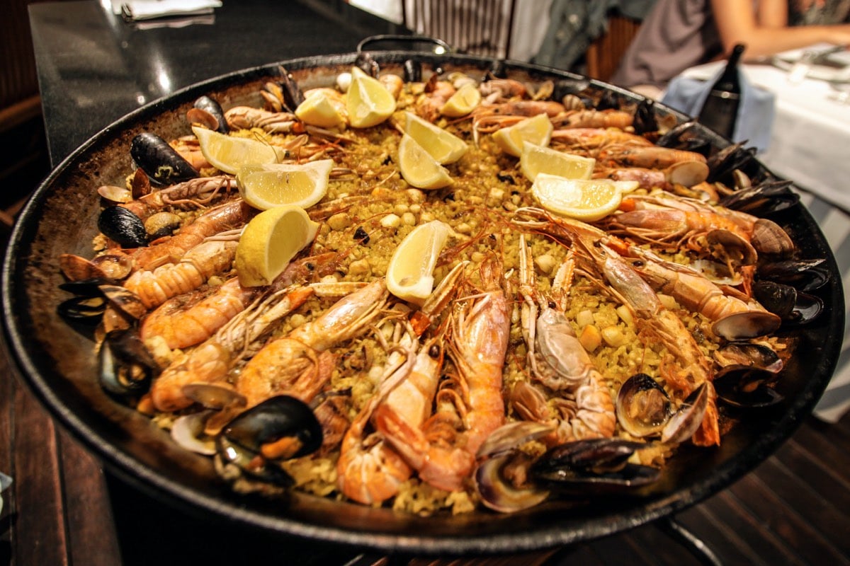 In Spagna lo spreco di cibo diventerà un reato: multe (anche per i ristoranti) fino a 500mila euro