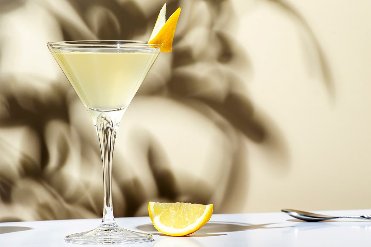 Breakfast Martini: da dove viene, chi l'ha inventato e come si prepara il cocktail che si può bere (anche) a metà mattina