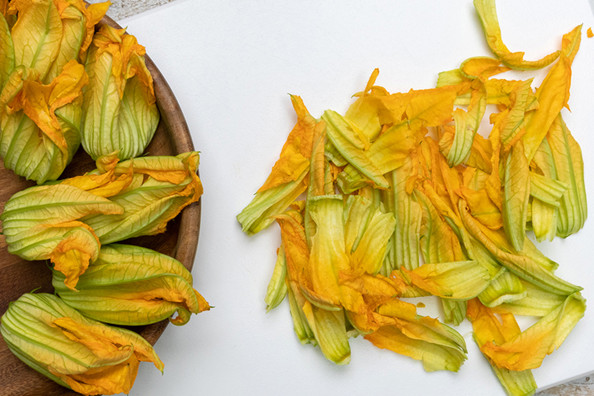Come cucinare i fiori di zucca: proprietà, usi, ricette e curiosità