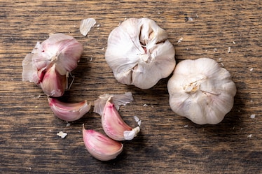 Come cucinare l’aglio: proprietà, usi, ricette e curiosità