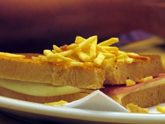 Vivere e morire ad Atene, posti che vai, posti che no.