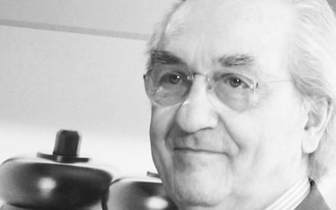 Vinarius attorno a Piatti e Bicchieri