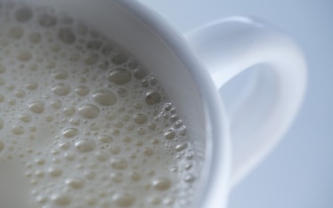 Il segreto per dormire bene: latte e noci brasiliane