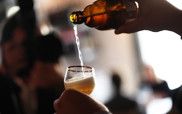 8 birre da abbinare alla frittatona di cipolle per sopravvivere ai Mondiali di calcio