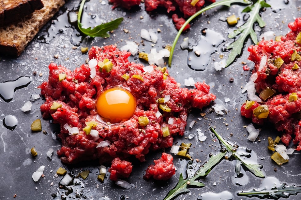 Tartare d'estate: come consumare gli alimenti crudi