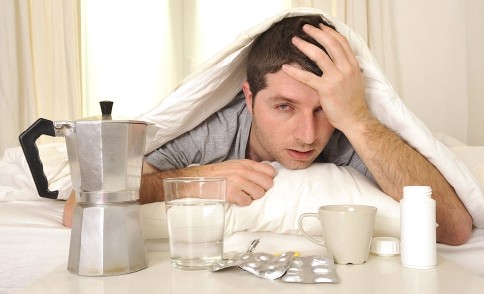 Hangover: 7 rimedi per smaltire gli effetti dell'alcool