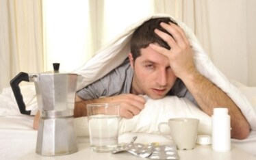 Hangover: 7 rimedi per smaltire gli effetti dell'alcool