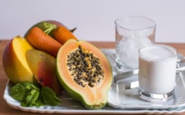 10 alimenti detox per rimediare ai bagordi