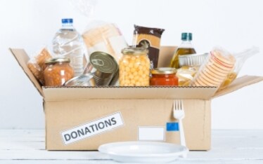 I supermercati francesi donano cibo agli indigenti