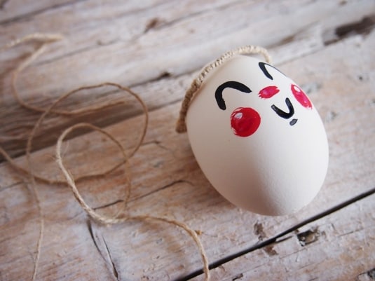 Uova decorate per la tavola