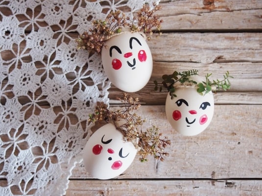 Uova decorate per la tavola