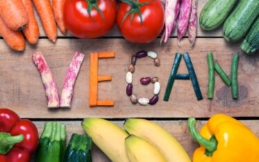 Essere vegani: vantaggi, svantaggi e ricette