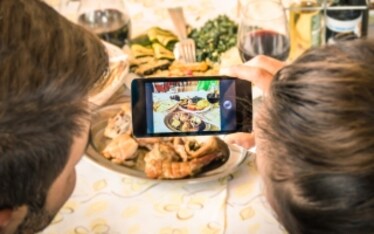 Perché fotografiamo il cibo prima di mangiarlo
