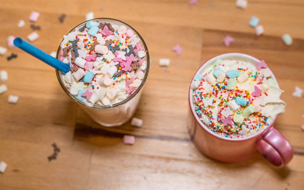 Latte di unicorno: la bevanda che fa impazzire New York ricetta Latte di unicorno: la bevanda che fa impazzire New York