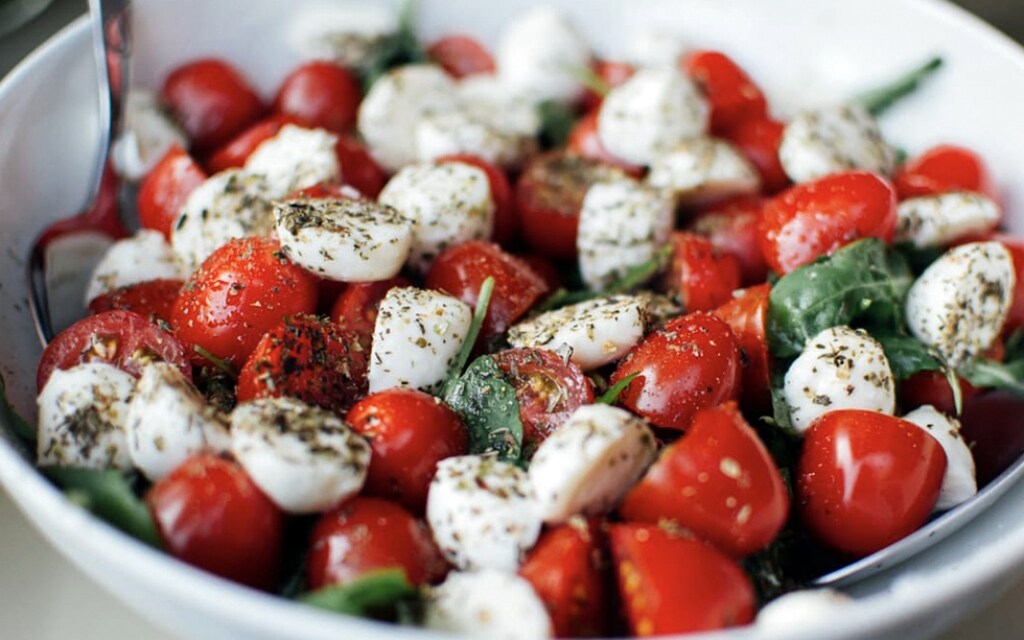 Cosa mangiare sotto l’ombrellone: i miti da sfatare ricetta Cosa mangiare sotto l’ombrellone: i miti da sfatare