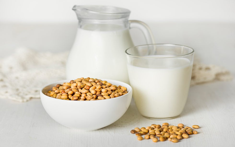 Latte di soia, di mandorla e di cocco: proprietà nutrizionali a confronto