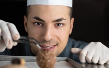 5 motivi per conoscere Nicolò Moschella, pasticcere allievo di Iginio Massari