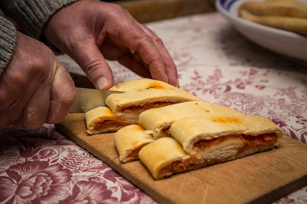 Tutti i segreti per fare delle scacce ragusane perfette