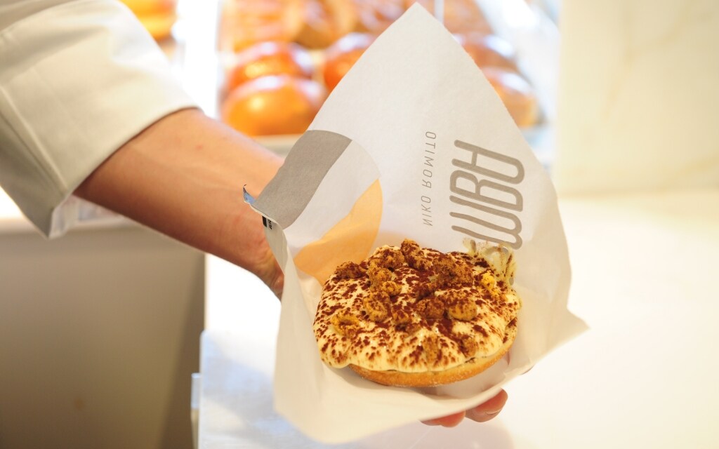 Ecco Bomba, il bombolone dolce o salato che abbiamo provato a Milano