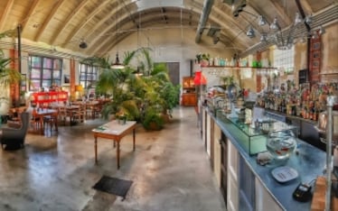 Fuorimano: il locale di periferia tra vintage e verde