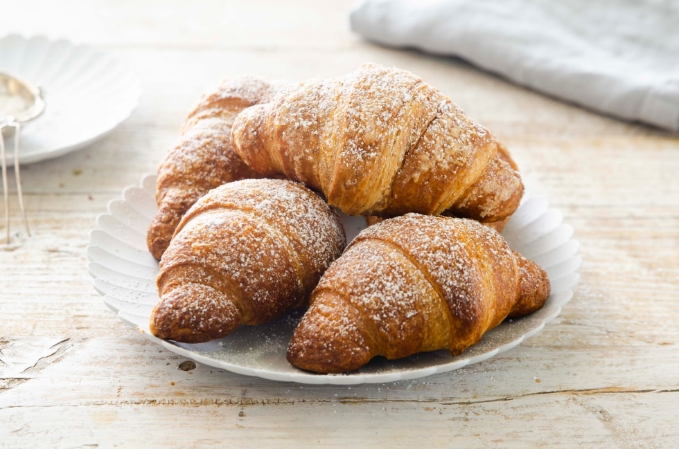 Dal freezer al forno: come sfornare croissant perfetti in 10 semplici mosse  a casa tua - Cucchiaio d'Argento