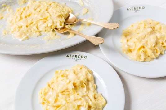 Fettuccine Alfredo Day: la storia della ricetta non-italiana più conosciuta all’estero