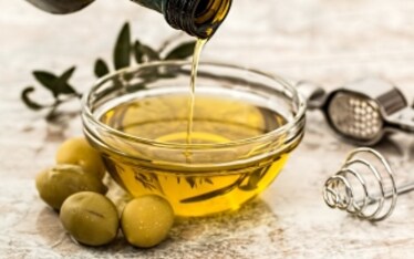 Olio, non solo extravergine: viaggio in 9 tipologie di oli da conoscere 