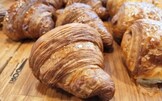 Come fare un cornetto a casa buono come al bar. La ricetta di un maestro pasticciere