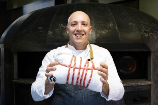 Come fare la pizza a casa senza il classico lievito. La ricetta di Cristian Marasco