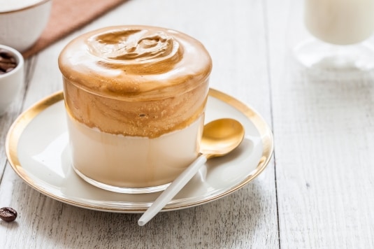 La ricetta del Dalgona Coffee: abbiamo preparato il Cappuccino Sottosopra che ha conquistato i social
