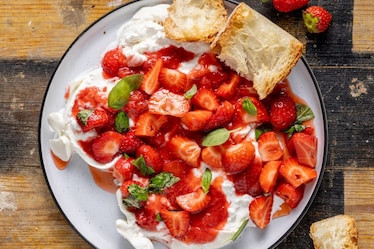 Maggio, frutta di stagione: 40 ricette per chi la ama alla follia