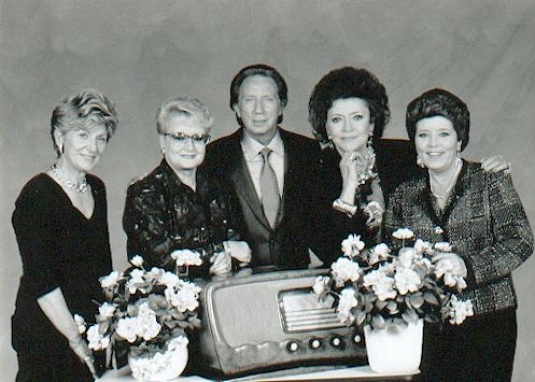 Chi è Wilma De Angelis. Storia e successi della cantante che portò la cucina in TV