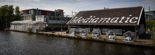 Un tavolo per due in una mini serra. L'idea creativa che arriva dall'Olanda