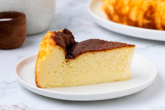 Cheesecake basca: ecco la torta "bruciata" che ha conquistato i social (e il New York Times)