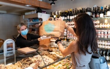 Arriva il Patto contro lo spreco alimentare di Too Good To Go: cos'è, chi coinvolge e come funziona 