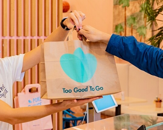 Arriva il Patto contro lo spreco alimentare di Too Good To Go: cos'è, chi coinvolge e come funziona 