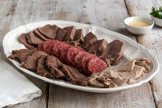 Ecco perché il cotechino si può mangiare tutto l'anno (provatelo con lo zabaione salato!)