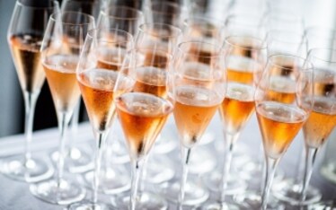 Lo champagne diventa russo e la Francia non ci sta (o forse sì)