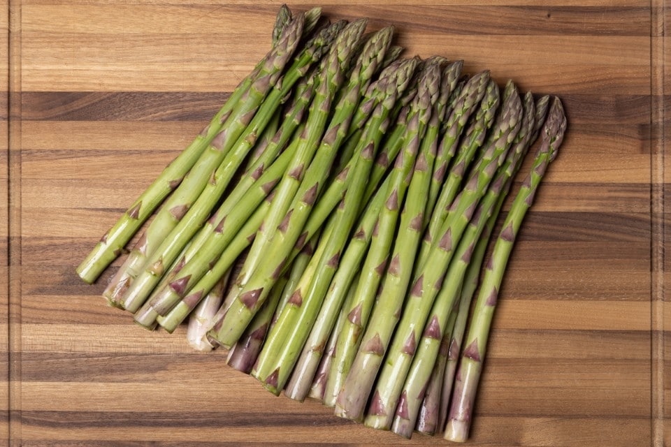 Come pulire gli asparagi in modo veloce e pratico spiegato per bene!