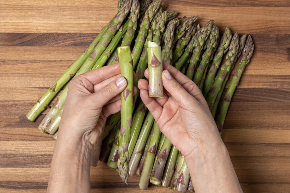 Come pulire gli asparagi in modo veloce e pratico spiegato per bene!