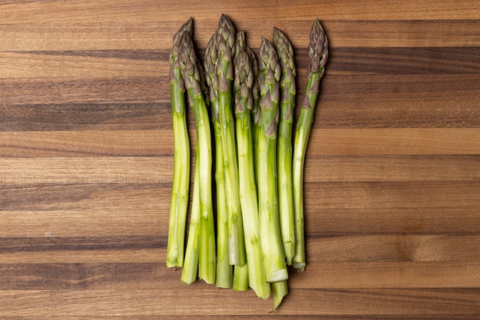 Come pulire gli asparagi in modo veloce e pratico spiegato per bene!