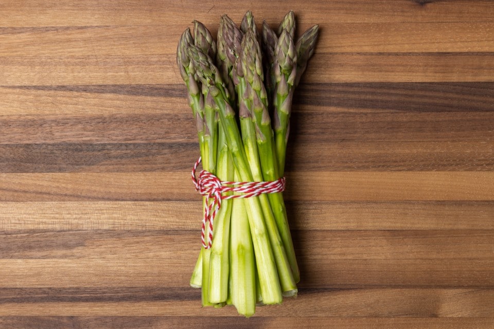Come pulire gli asparagi in modo veloce e pratico spiegato per bene!