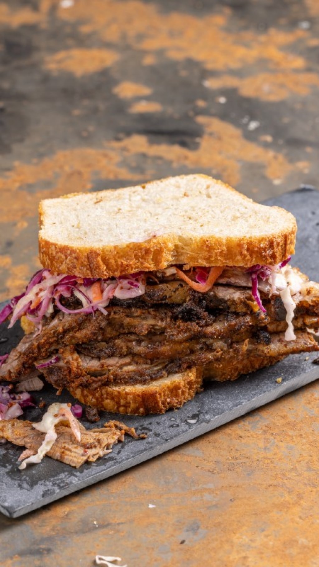 Cos'è il brisket, come si fa e come si mangia: 5 risposte sul re del BBQ 