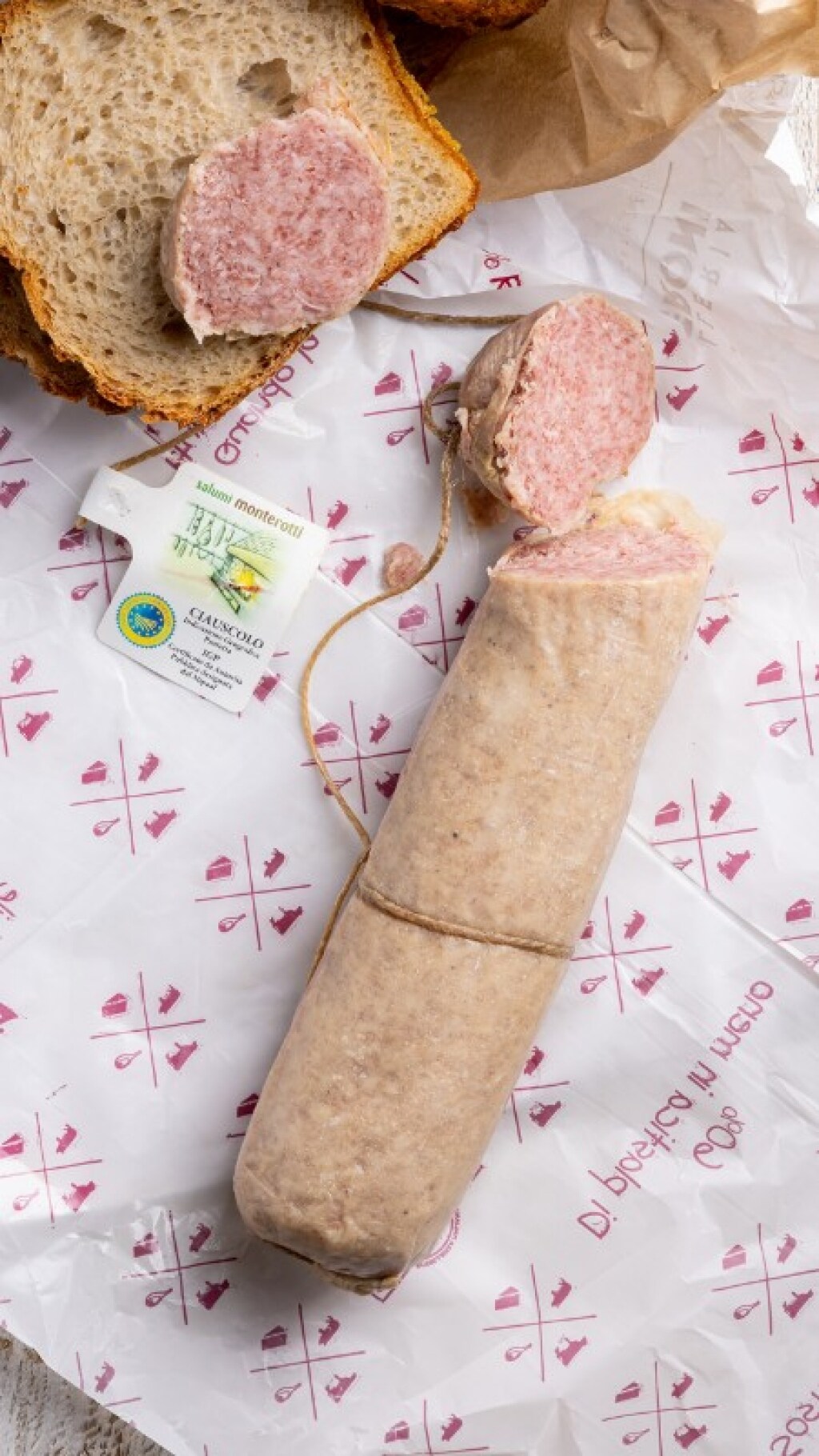 Cos'è il ciauscolo: 5 risposte sul prelibato salume marchigiano che sta spopolando