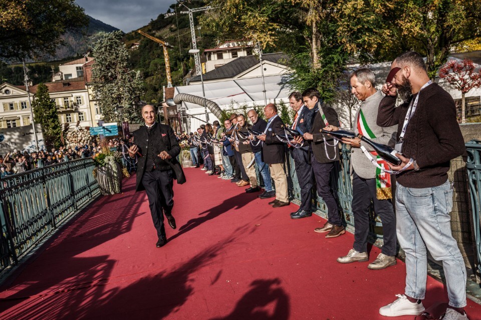 A tu per tu con Helmuth Köcher, il cacciatore di vini che ha inventato il Merano WineFestival: “Li scelgo se mi emozionano”