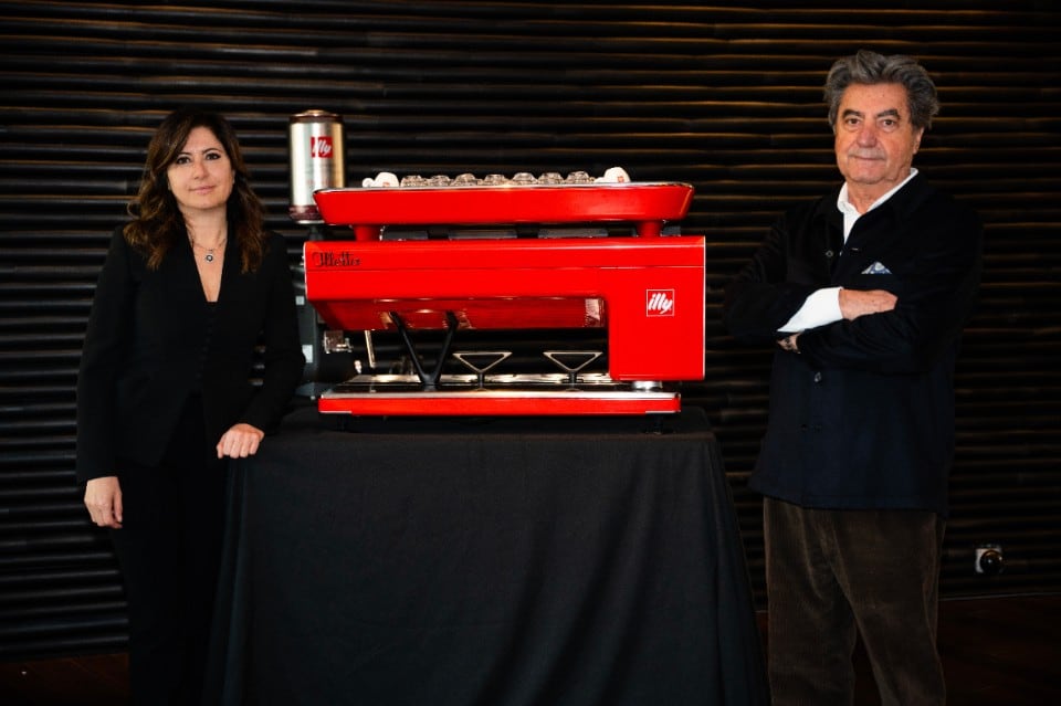 illy reinventa l’esperienza del caffè al bar con Illetta,  la macchina professionale firmata da Antonio Citterio