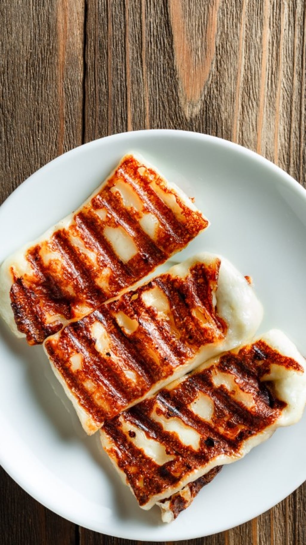 Cos’è l’halloumi: cinque risposte su una specialità del Mediterraneo che vi stupirà! 